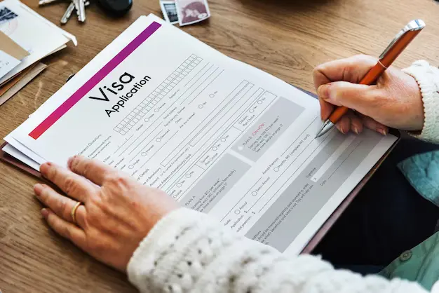 Can international students renew their UK visa after it expires